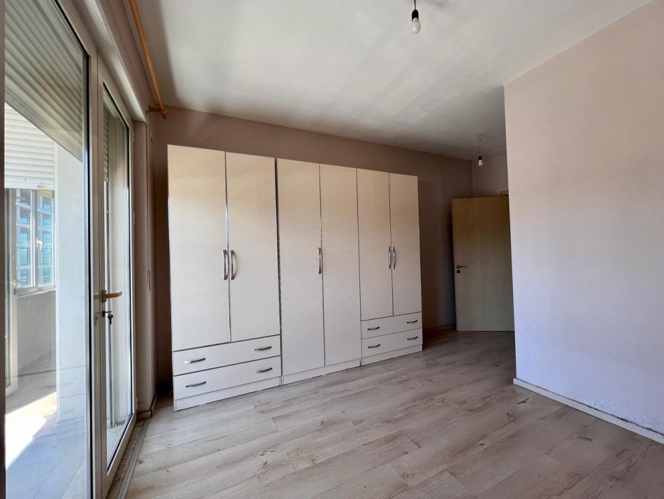 Shitet Apartament 1+1 “ Zogu i Parë ”, Tiranë.