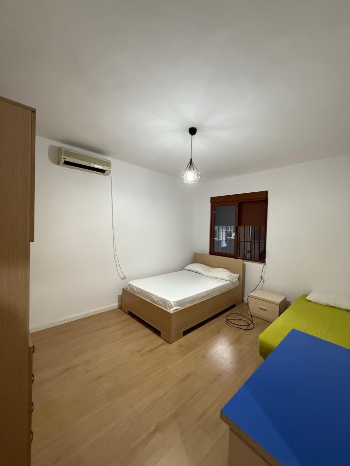 Tirane, jepet me qera apartament 2+1 Kati 1, 70 m² 400 € (selit)