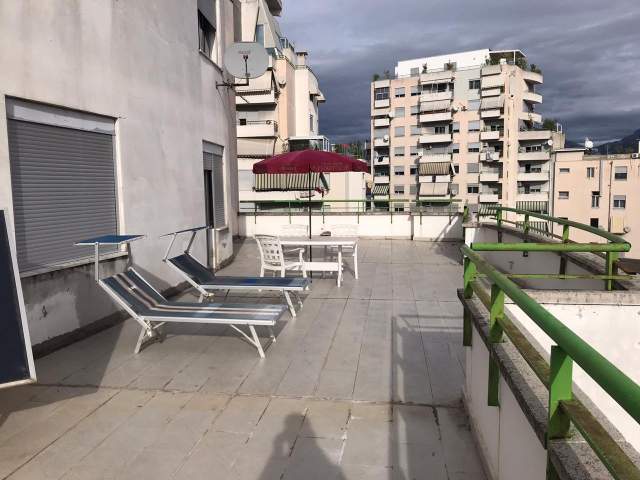 Tirane, jepet me qera apartament 3+1+BLK Kati 7, 125 m² 700 Euro (ruga e dibres)
