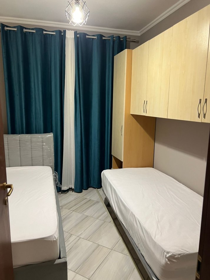 Tirane, jepet me qera apartament 2+1 Kati 8, 80 m² 400 € (Bathore)