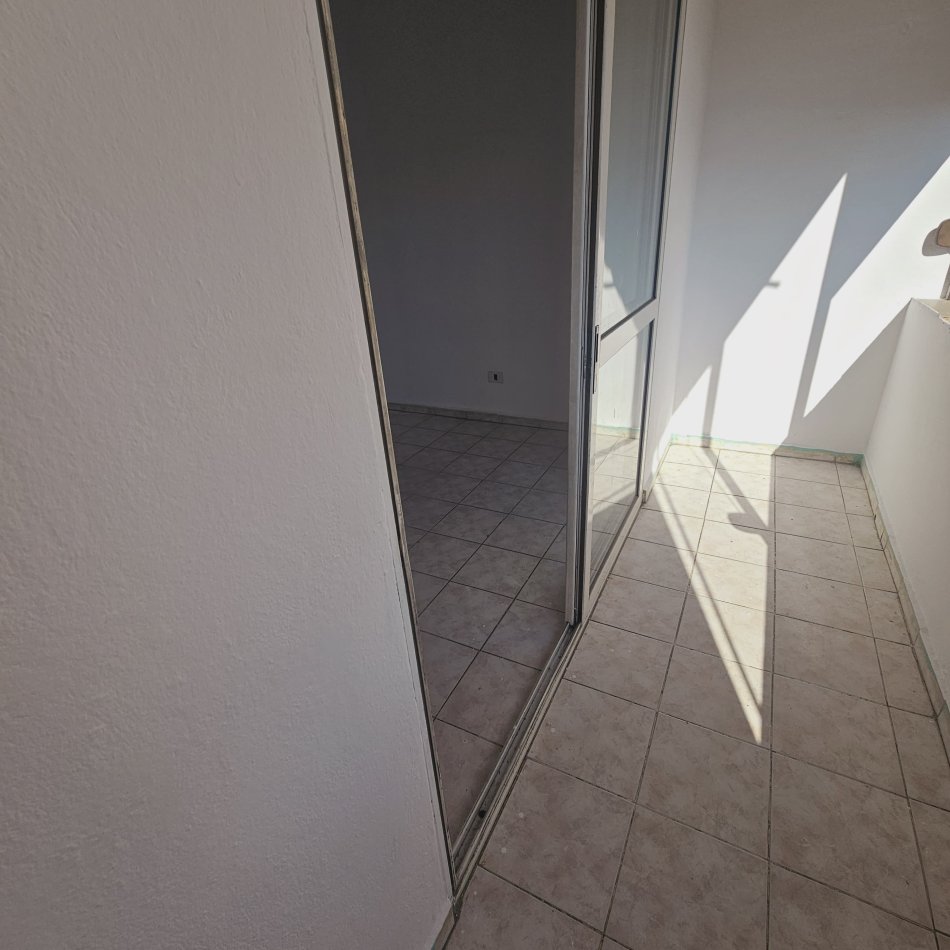 Tirane, shitet apartament 2+1+Ballkon Kati 3, 100 m² 135.000 € (Bulevardi Zhan Dark,prane Ministrise Jashtme)
