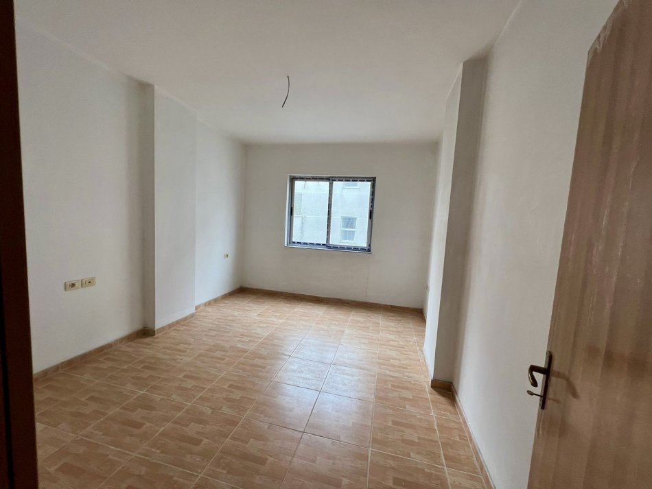 Tirane, shitet apartament 2+1+Aneks+Ballkon Kati 2, 133 m² 193.000 € (Kodra e Diellit afer Eleonores)