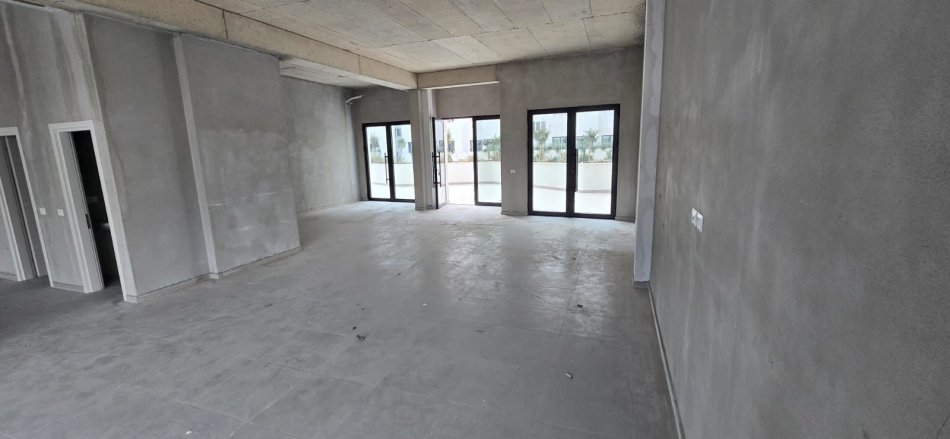 Tirane, jepet me qera ambjent biznesi Kati 1, 188 m² 1.880 € (astir)