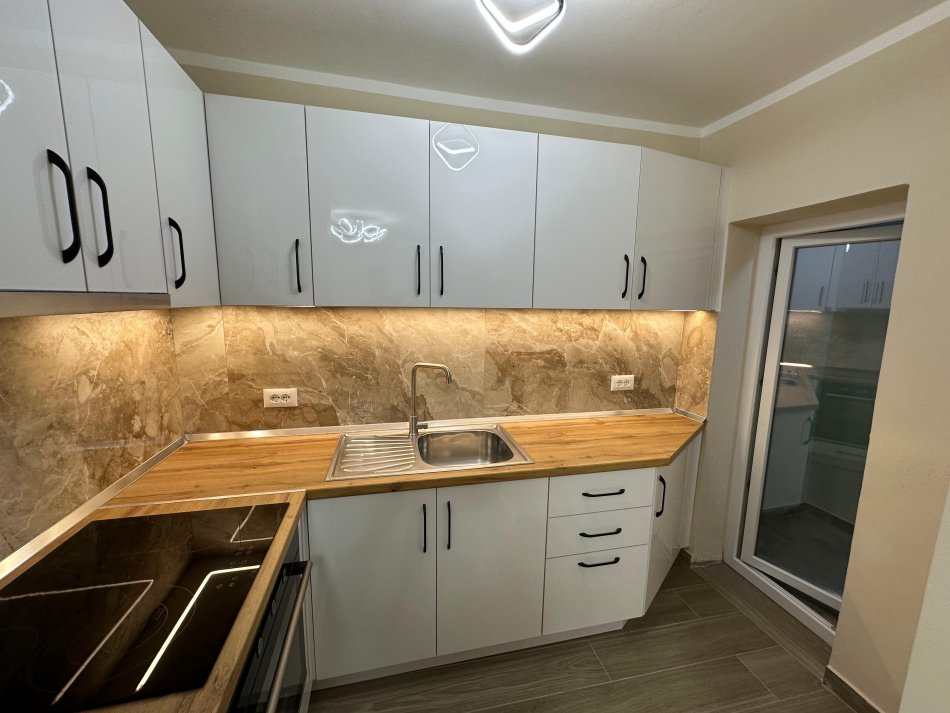 Tirane, jepet me qera apartament 2+1 Kati 5, 70 m² 65.000 lekë (Rruga e Elbasanit)