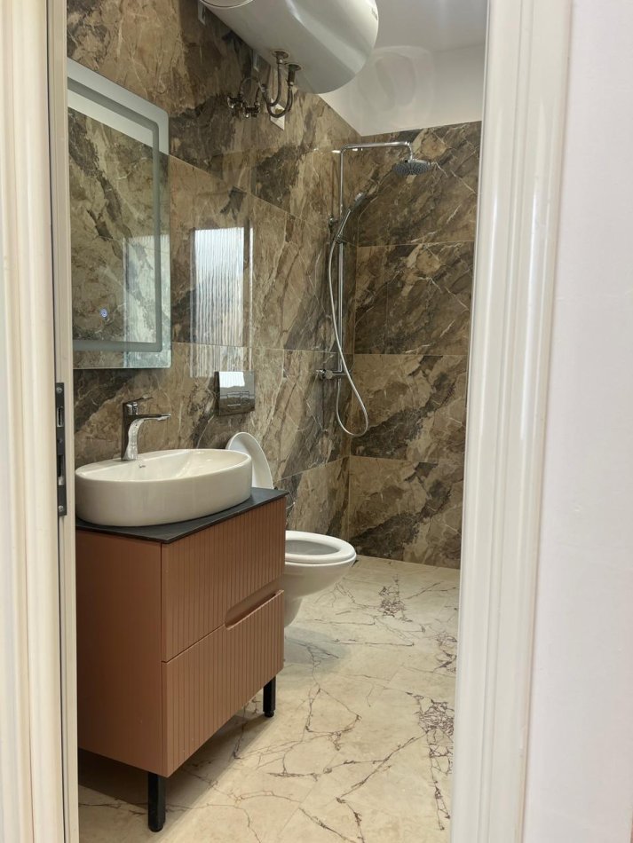 Tirane, shitet apartament 1+1+Ballkon Kati 4, 50 m² 135.000 € (Rruga e Durresit)