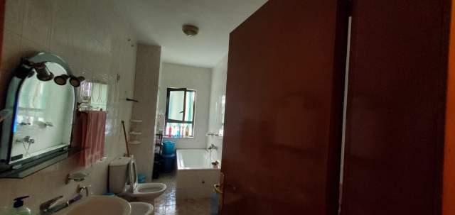 Tirane, shitet apartament 113 m² 93.000 Euro