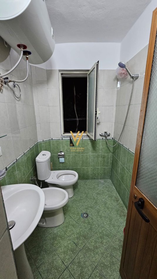 Tirane, jepet me qera apartament 2+1+Ballkon Kati 4, 67 m² 500 € (RRUGA FERIT XHAJKO)