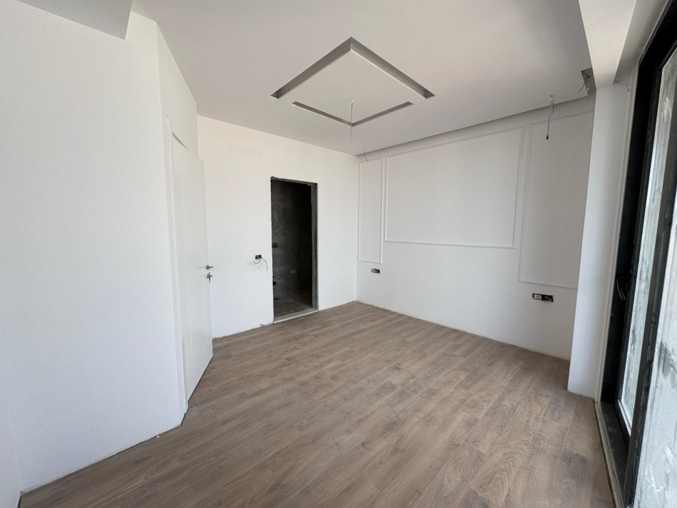 Tirane, shitet 3+1 Kati 10, 140 m² 355.000 € (mine peza)