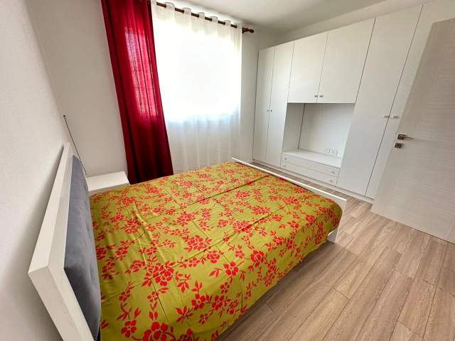 Tirane, jepet me qera apartament 2+1+BLK Kati 2, 90 m² 500 Euro (rruga 5 Maj)