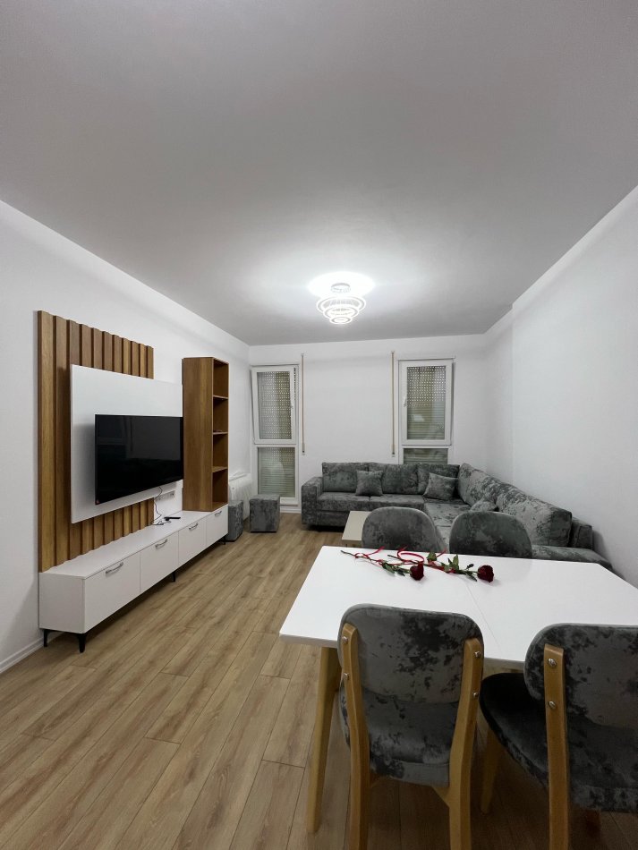 Tirane, jepet me qera apartament 2+1+Ballkon Kati 3, 94 m² 450 € (Gryka Kacanikut Univers City I Sapomobiluar)