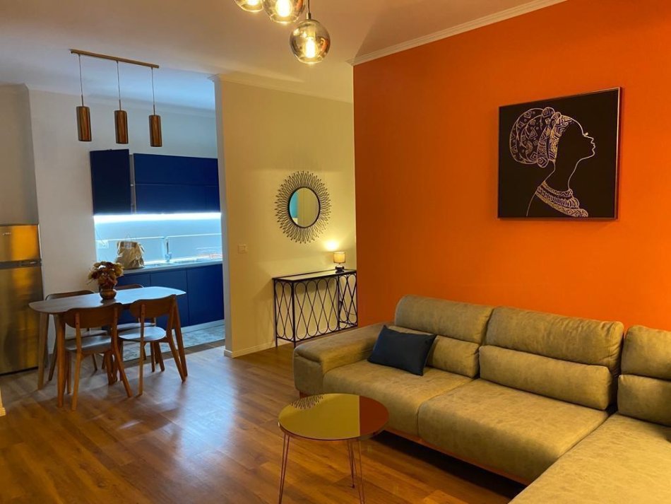 Tirane, jepet me qera apartament 1+1 Kati 2, 77 m² 800 € (RRUGA KAVAJES)