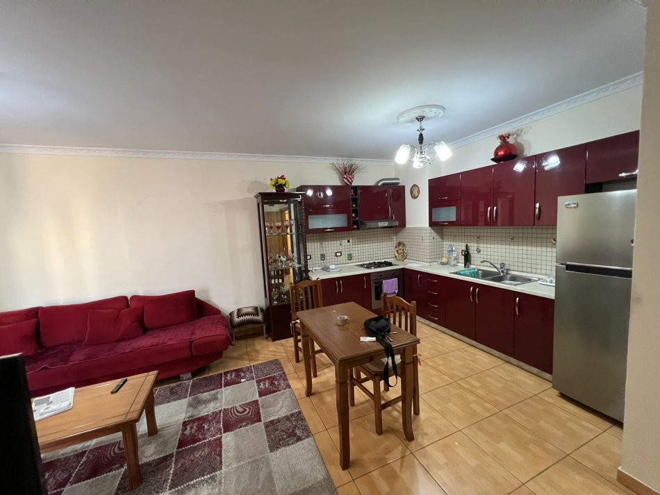 Tirane, jepet me qera apartament 1+1 Kati 2, 65 m² 600 € 