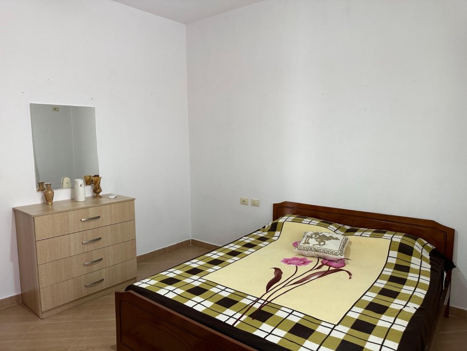 Tirane, jepet me qera apartament 2+1 Kati 2, 100 m² 450 € (Porcelan)