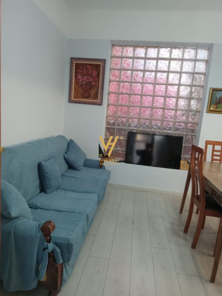 Tirane, jepet me qera shtepi 2+1+Ballkon Kati 2, 120 m² 750 € (MYSLYM SHYRI)