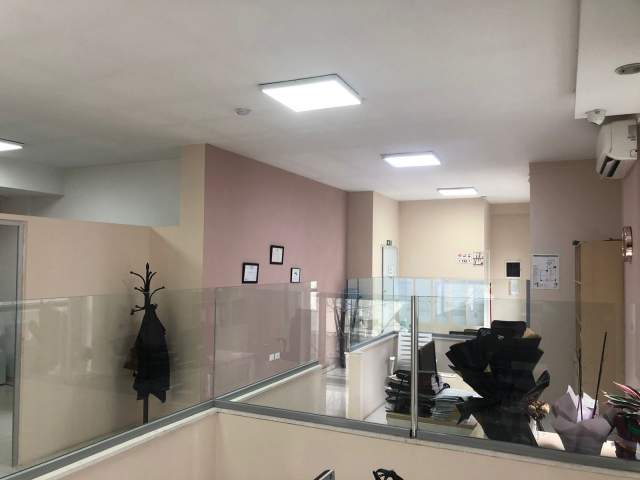 Tirane, jepet me qera ambjent biznesi Kati 2, 100 m² 900 Euro (rruga e Elbasanit)
