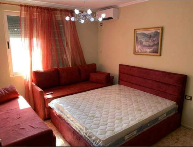 Tirane, jepet me qera apartament 2+1+BLK Kati 5, 70 m² 450 Euro (Naim Frasheri)