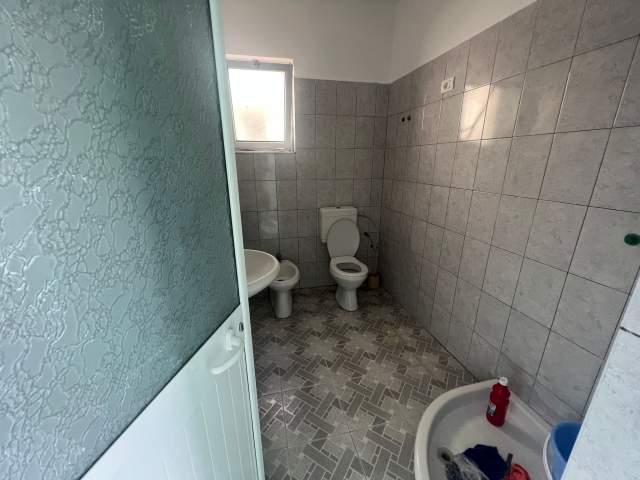 Tirane, jepet me qera Vile 2+1+BLK Kati 2, 152 m² 500 Euro (rruga Shaban Bardhoshi)
