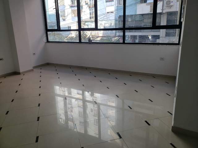Tirane, jepet me qera zyre Kati 2, 90 m² 400 Euro (Bul Gjergj Fishta)