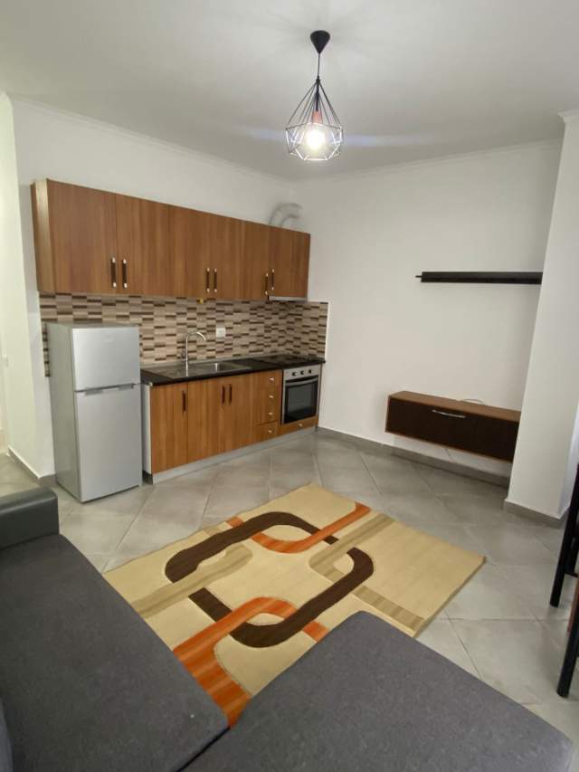 Tirane, jepet me qera apartament 1+1+BLK Kati 8, 71 m² 42.000 Leke (Rruga Sokrat Miho)