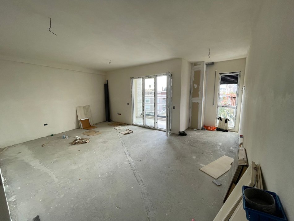 Tirane, shitet 2+1+Aneks+Ballkon Kati 3, 109 m² 180.000 € (Blv i Ri)