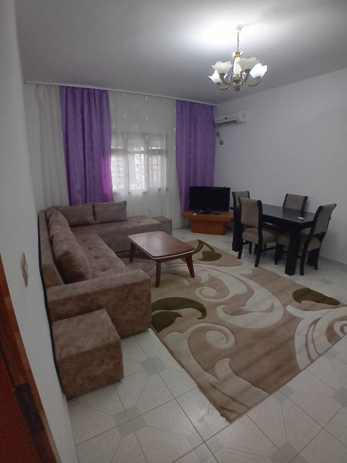 Tirane, jap me qera apartament 1+1 Kati 2, 77 m² 370 € (Rruga Dibres)