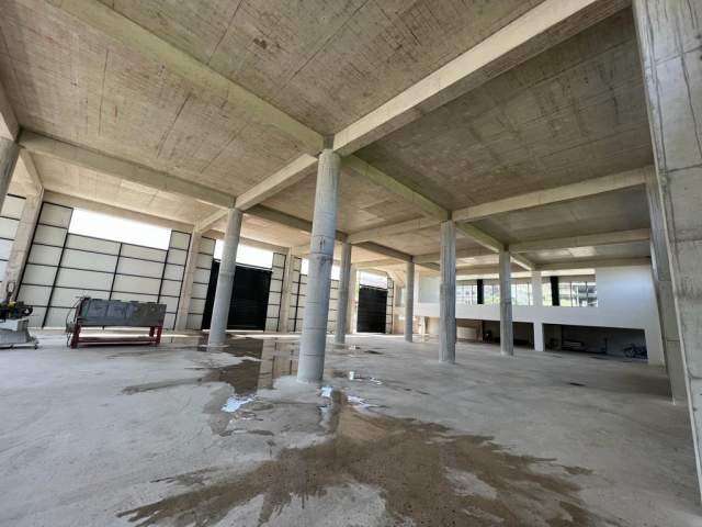 Tirane, jepet me qera magazine 3 Kate, 3.000 m² 15.000 Euro (Mezez)