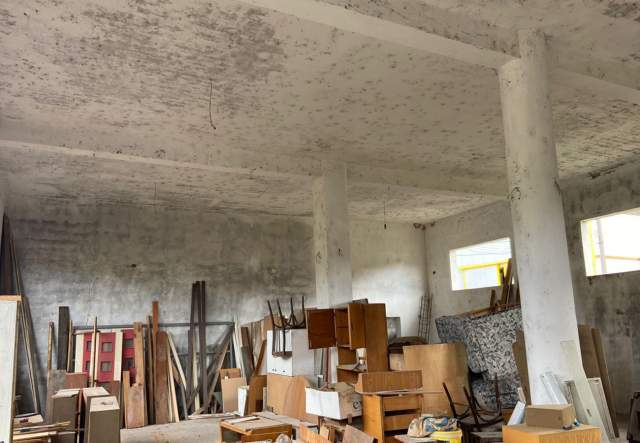 Elbasan, jepet me qera magazine 200 m² 40.000 Leke
