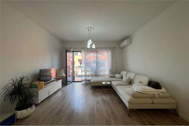 Tirane, jepet me qera apartament 1+1+BLK Kati 5, 70 m² 550 Euro (Fusha e Aviacionit)