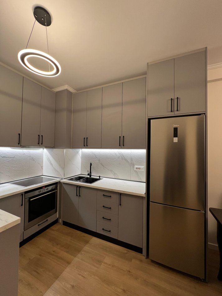 Tirane, jepet me qera apartament 1+1+Ballkon Kati 4, 65 m² 500 € 