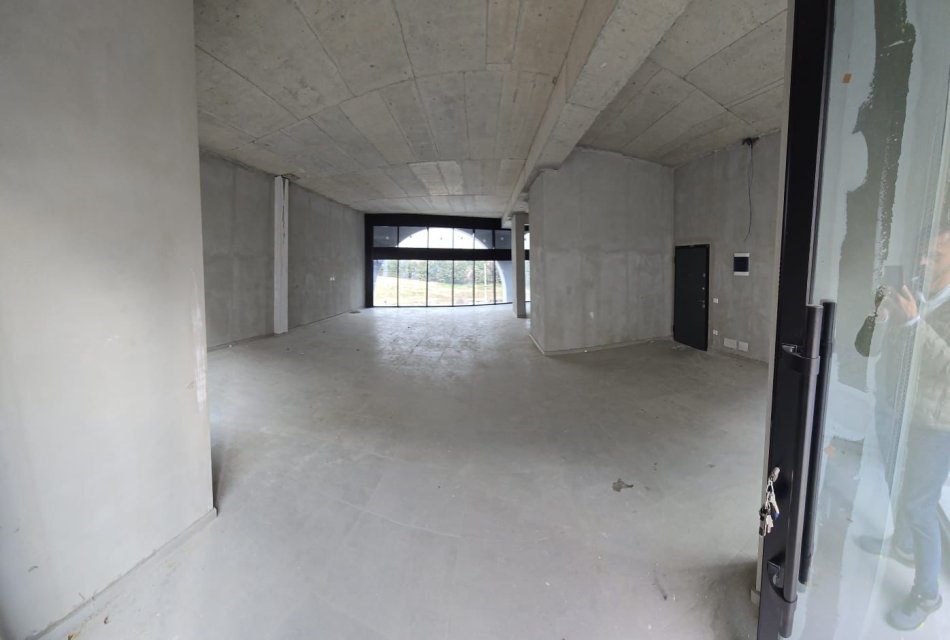 Tirane, jepet me qera ambjent biznesi Kati 1, 188 m² 1.880 € (astir)