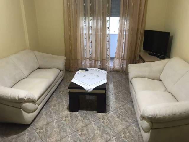 Tirane, jepet me qera apartament 1+1+BLK Kati 6, 60 m² 400 Euro (prane Grepit te Arte)