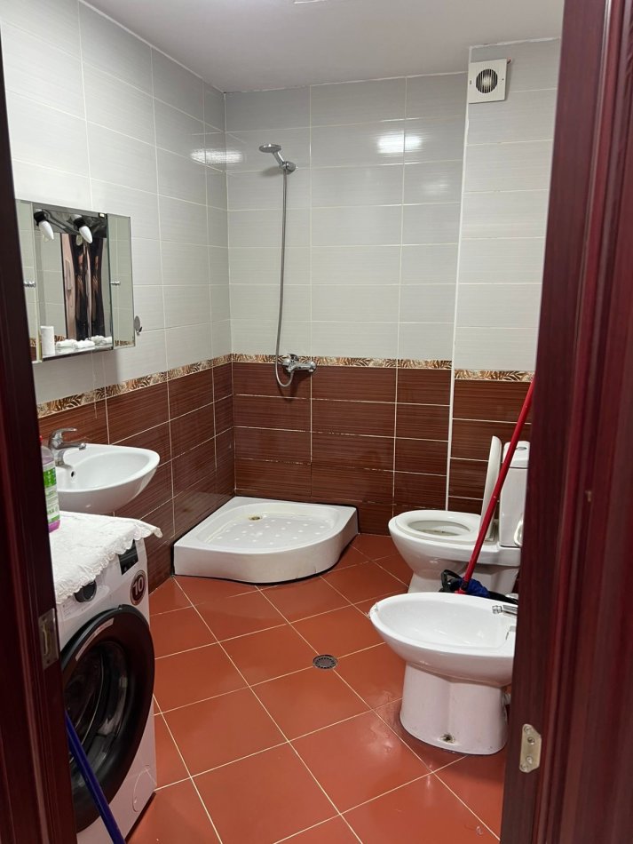 Tirane, jepet me qera apartament 1+1+Ballkon Kati 7, 66 m² 400 € (prane Bar Artistit)