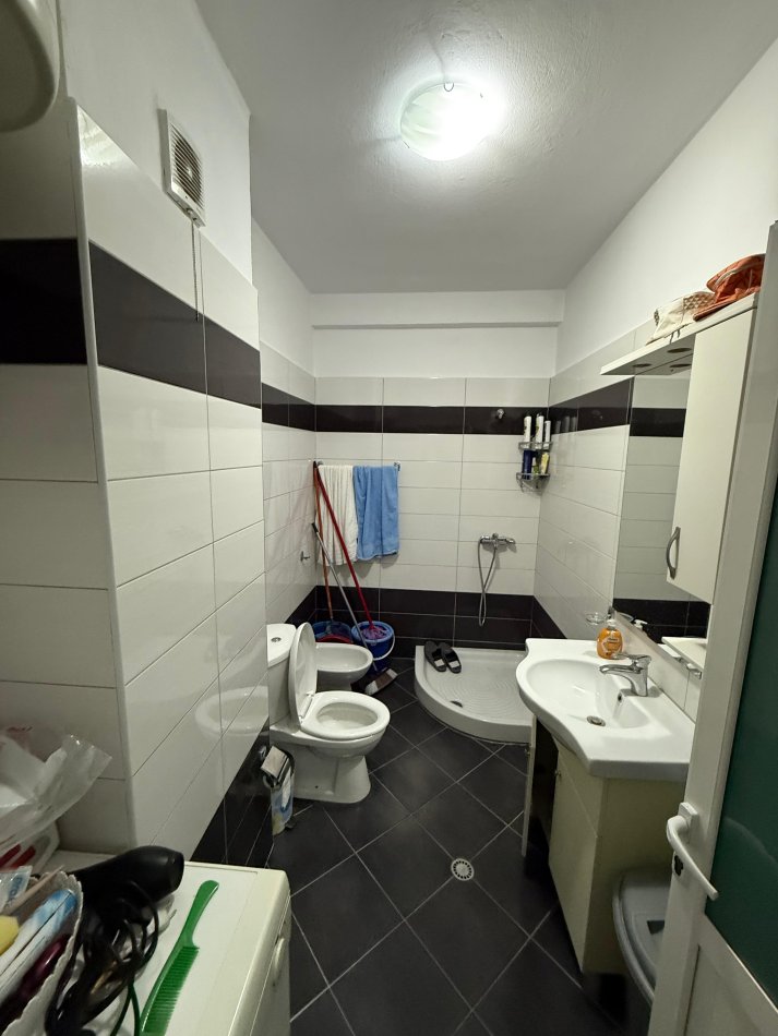 Tirane, jepet me qera apartament 1+1 Kati 4, 70 m² 399 € (Teodor keko)