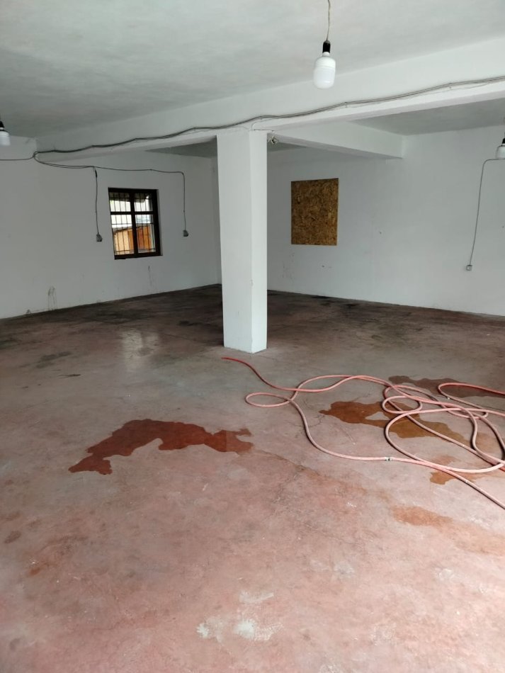 Tirane, jepet me qera magazine , , 200 m² 600 € (Astir)