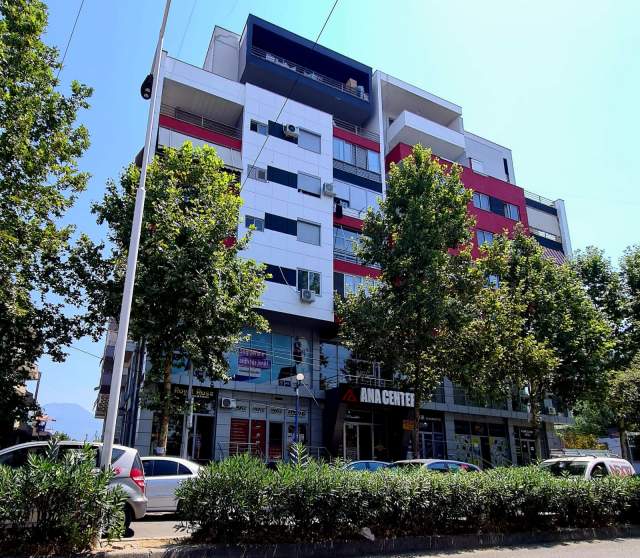 Tirane, jepet me qera ambjent biznesi Kati 1, 80 m² 400 Euro (Kamez)