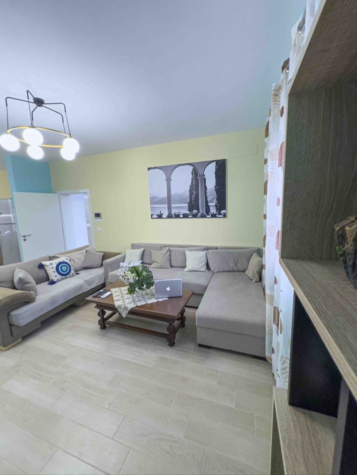 Tirane, jepet me qera Vile , 172 m² 1.100 € (Vilat Gjermane)