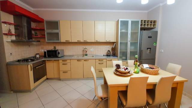 Tirane, jepet me qera 2+1+A+BLK Kati 9, 600 Euro