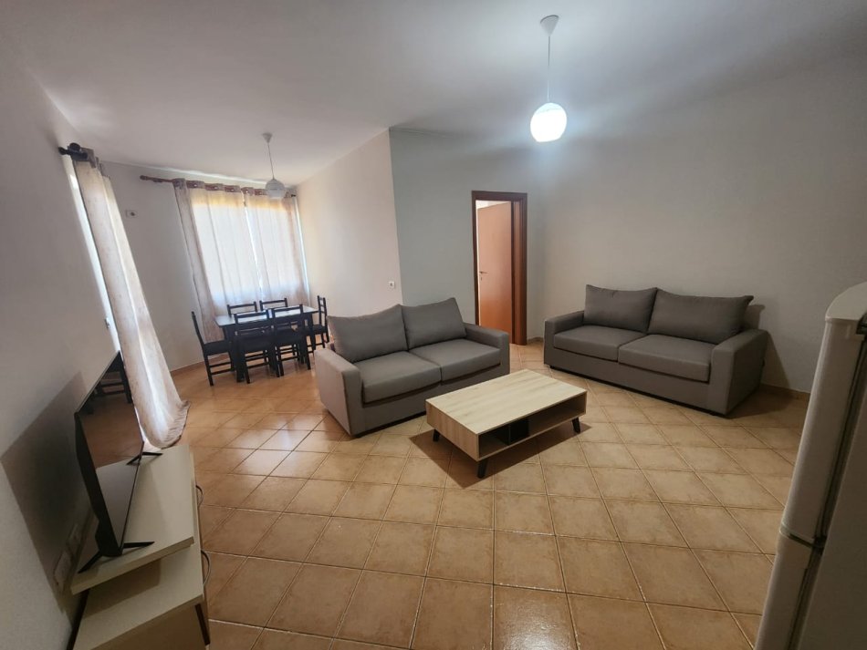 Tirane, jepet me qera apartament 1+1 Kati 3, 65 m² 420 € (Kinostudio)