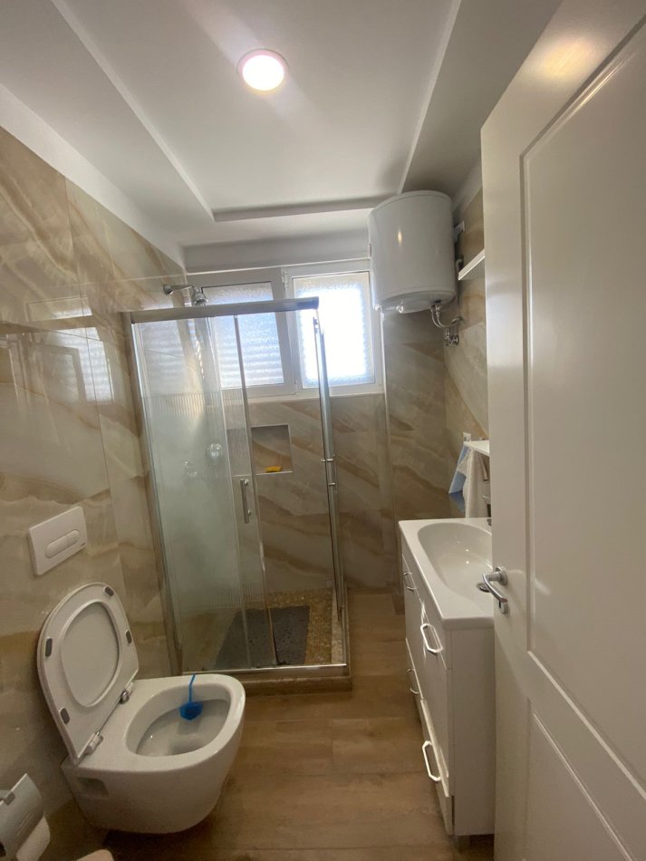 Tirane, jepet me qera apartament 1+1+Ballkon Kati 4, 73 m² 450 € (Kopeshti zologjik , Kompleksi Mateo)