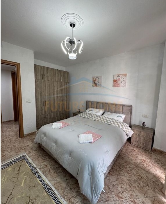 Tirane, jepet me qera apartament 2+1 Kati 9, 105 m² 750 € (STACIONI I TRENIT ,USLUGA)