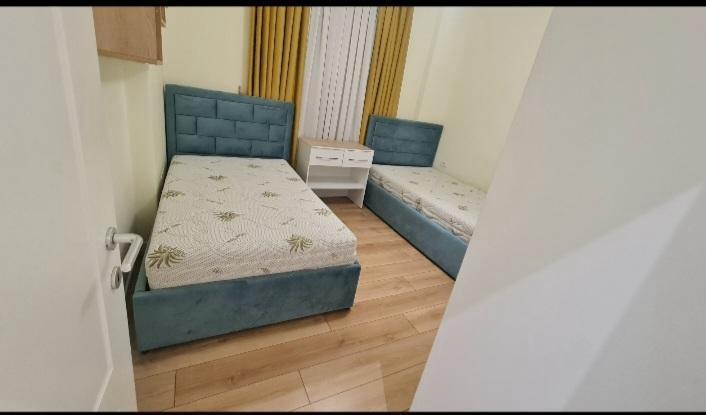 Tirane, jepet me qera apartament 2+1 Kati 3, 100 m² 800 € (rruga ferit xhajko)