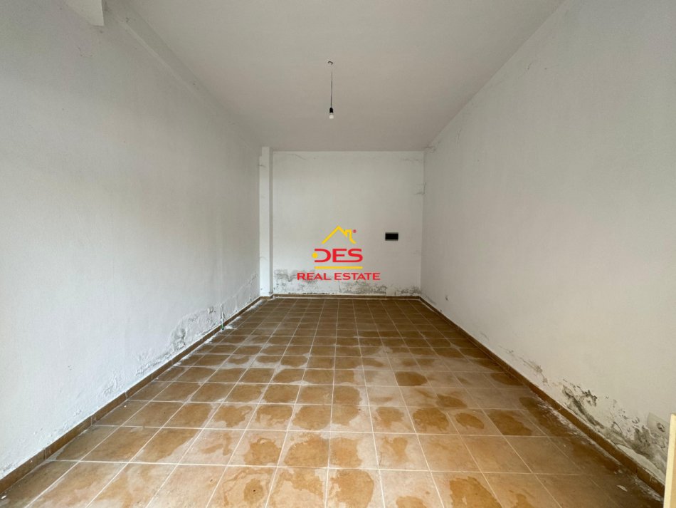 Vlore, shitet garazh 1+1 Kati 0, 27 m² 32,000 € (Rruga Shyqyri Ali Merka)