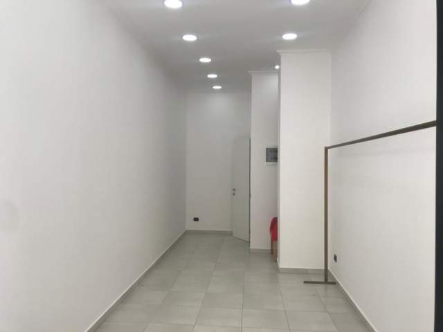 Tirane, jepet me qera ambjent biznesi 24 m² 450 Euro