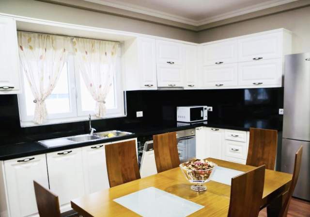 Tirane, jepet me qera apartament 3+1+BLK Kati 2, 130 m² 800 Euro (Kompleksi Dinamo)