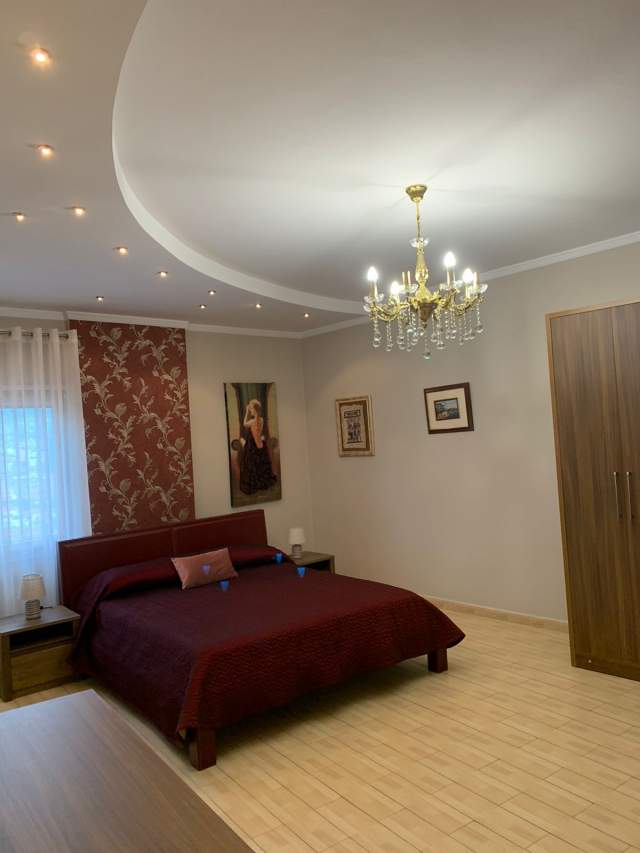 Tirane, jepet me qera apartament 3+1+BLK Kati 9, 138 m² 1.200 Euro (Rruga e Barrikadave)