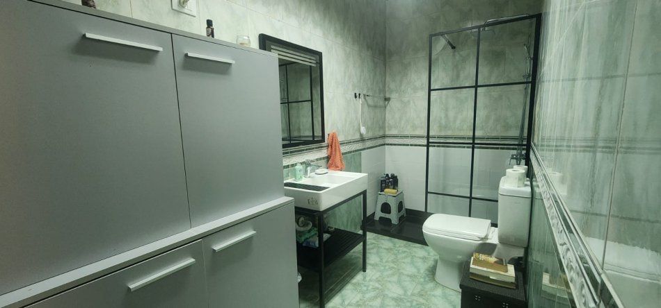 Tirane, jepet me qera apartament 2+1 Kati 11, 145 m² 1.500 € (Bllok)