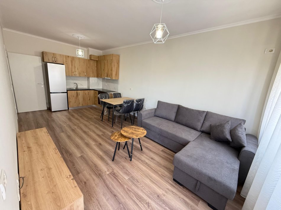 Tirane, jepet me qera apartament 1+1 Kati 5, 70 m² 350 € (misto mame)