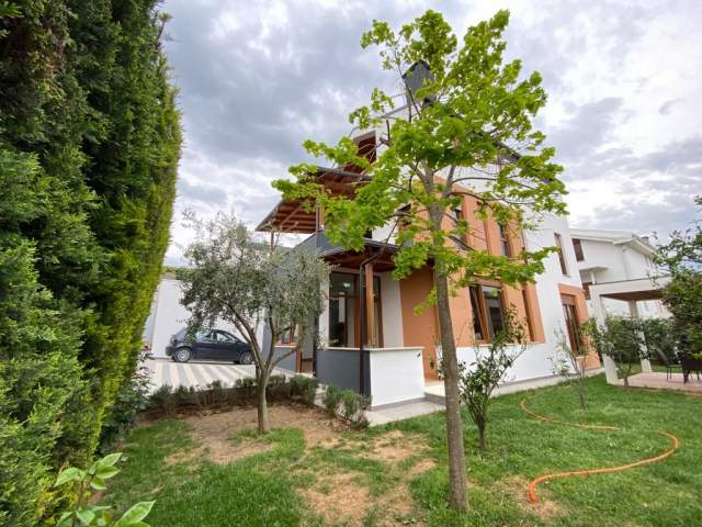 Tirane, jepet me qera Vile 438 m² 2.400 Euro (TEG)