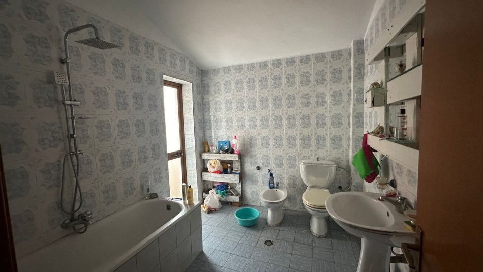 Tirane, jepet me qera apartament 2+1 Kati 5, 120 m² 600 € (Xhamllik)
