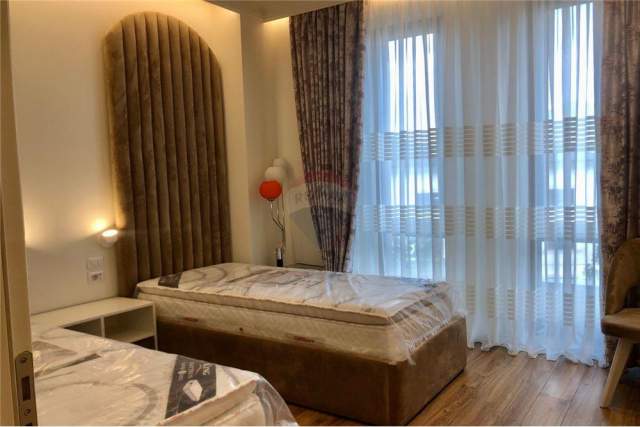 Tirane, jepet me qera apartament 2+1 Kati 3, 130 m² 1.500 Euro (Park Gate)